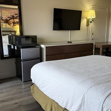 Days Inn By Wyndham Ontario Airport Bagian luar foto