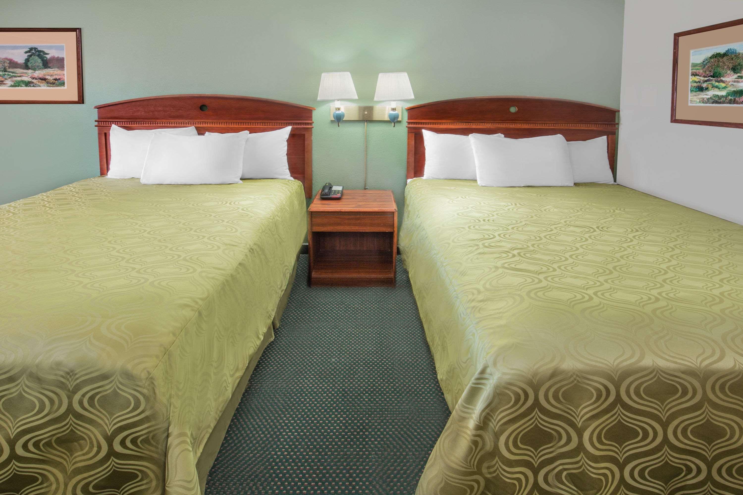 Days Inn By Wyndham Ontario Airport Bagian luar foto