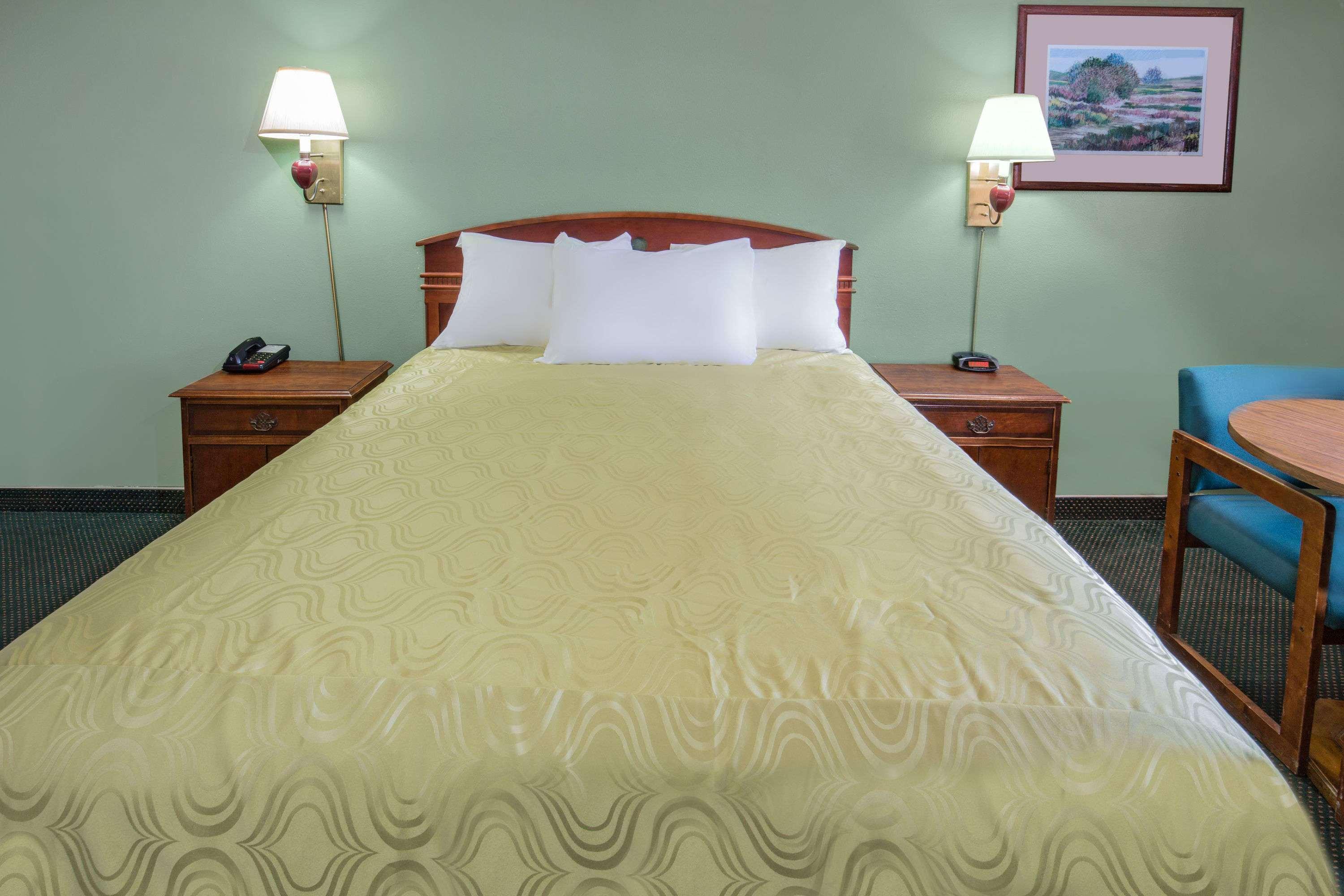 Days Inn By Wyndham Ontario Airport Bagian luar foto