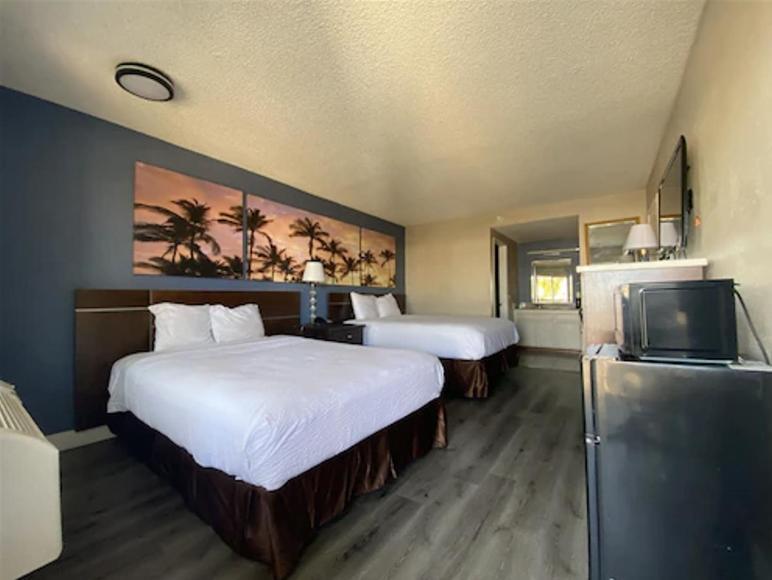 Days Inn By Wyndham Ontario Airport Bagian luar foto