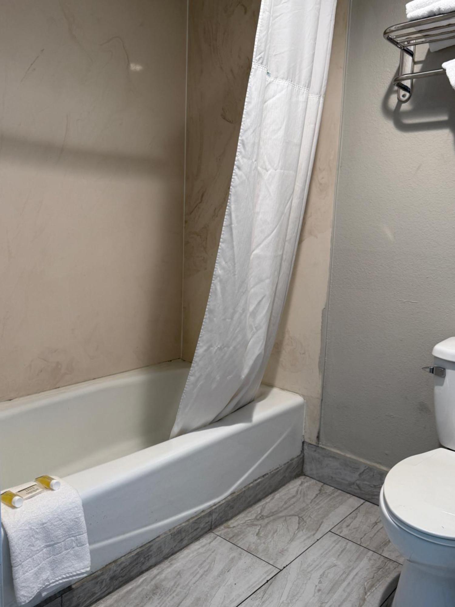 Days Inn By Wyndham Ontario Airport Bagian luar foto