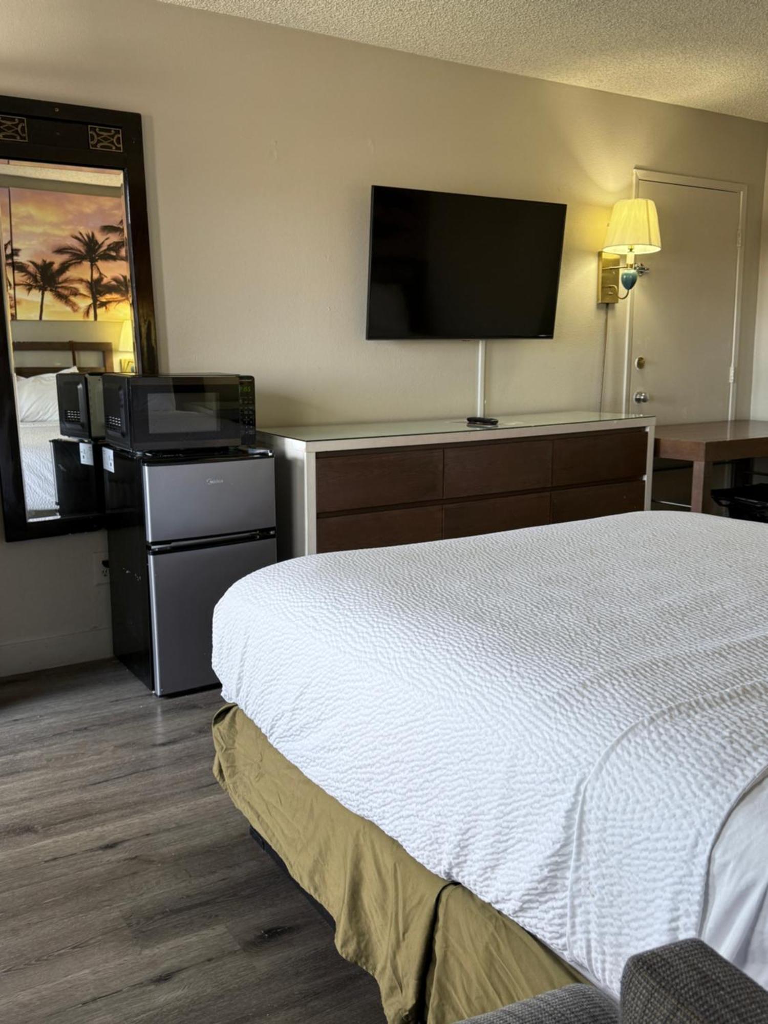 Days Inn By Wyndham Ontario Airport Bagian luar foto