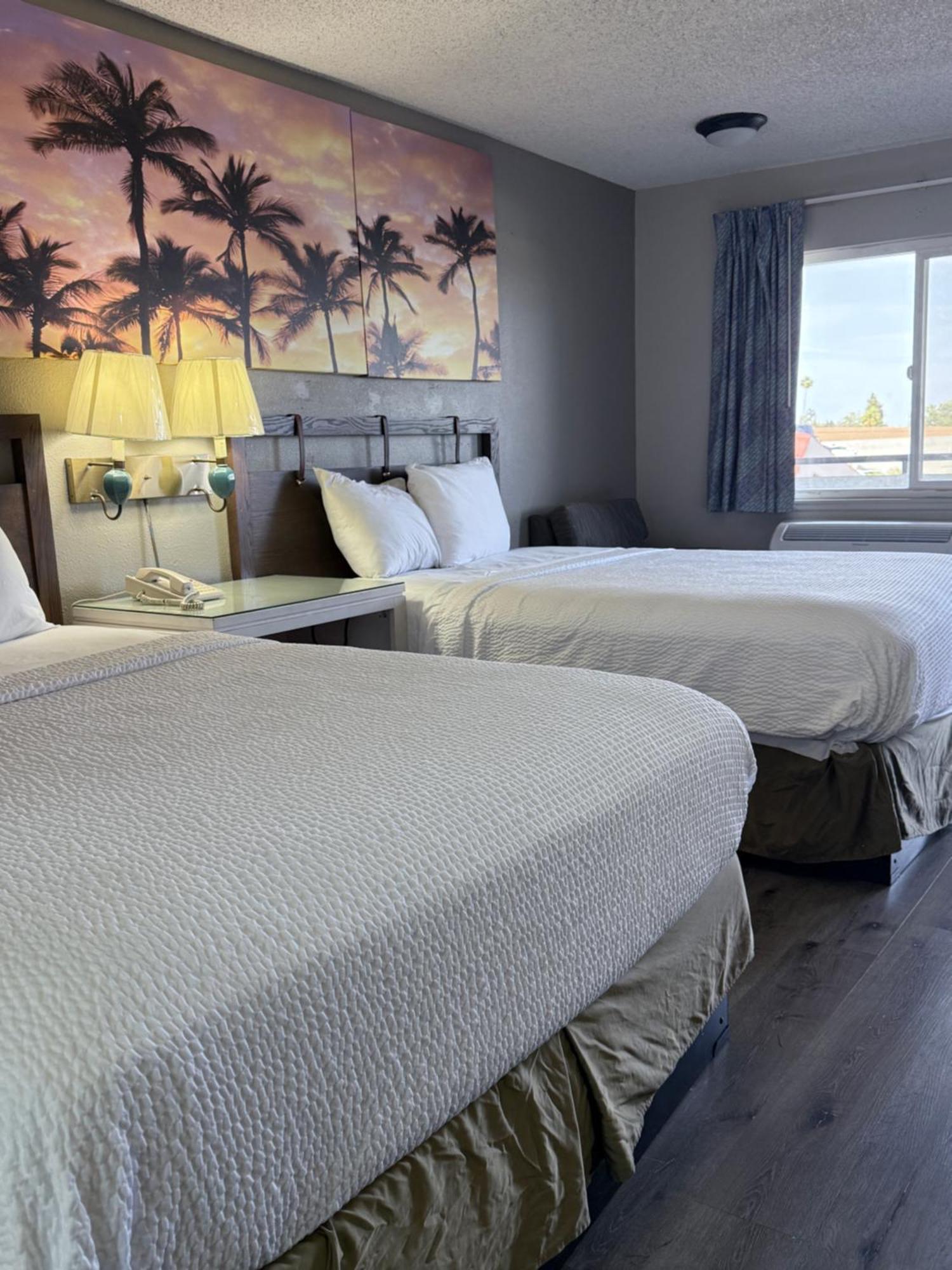 Days Inn By Wyndham Ontario Airport Bagian luar foto