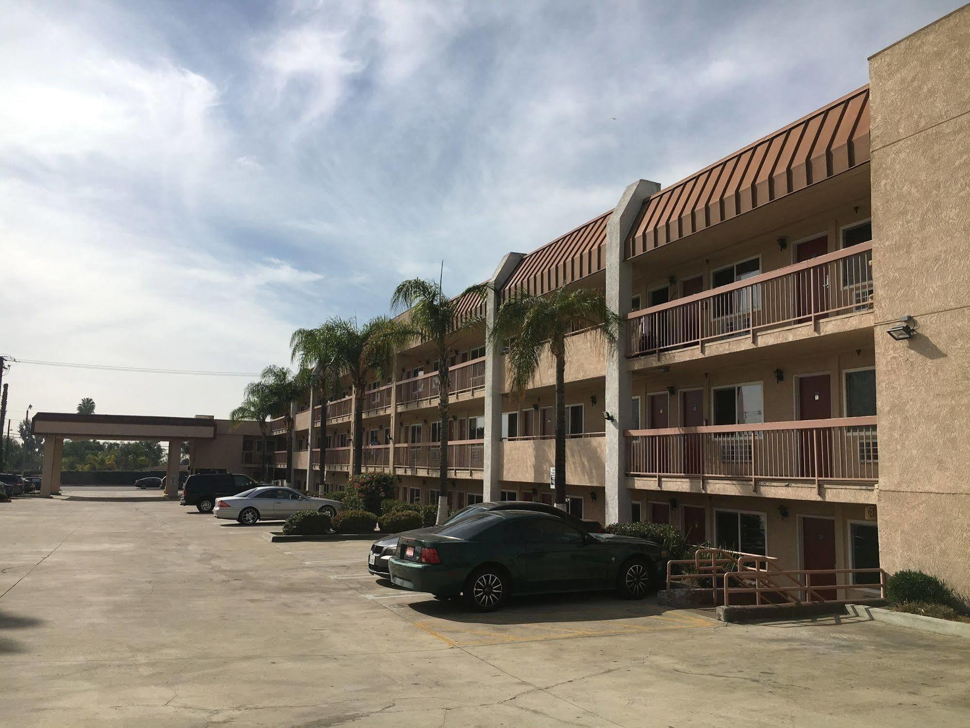 Days Inn By Wyndham Ontario Airport Bagian luar foto