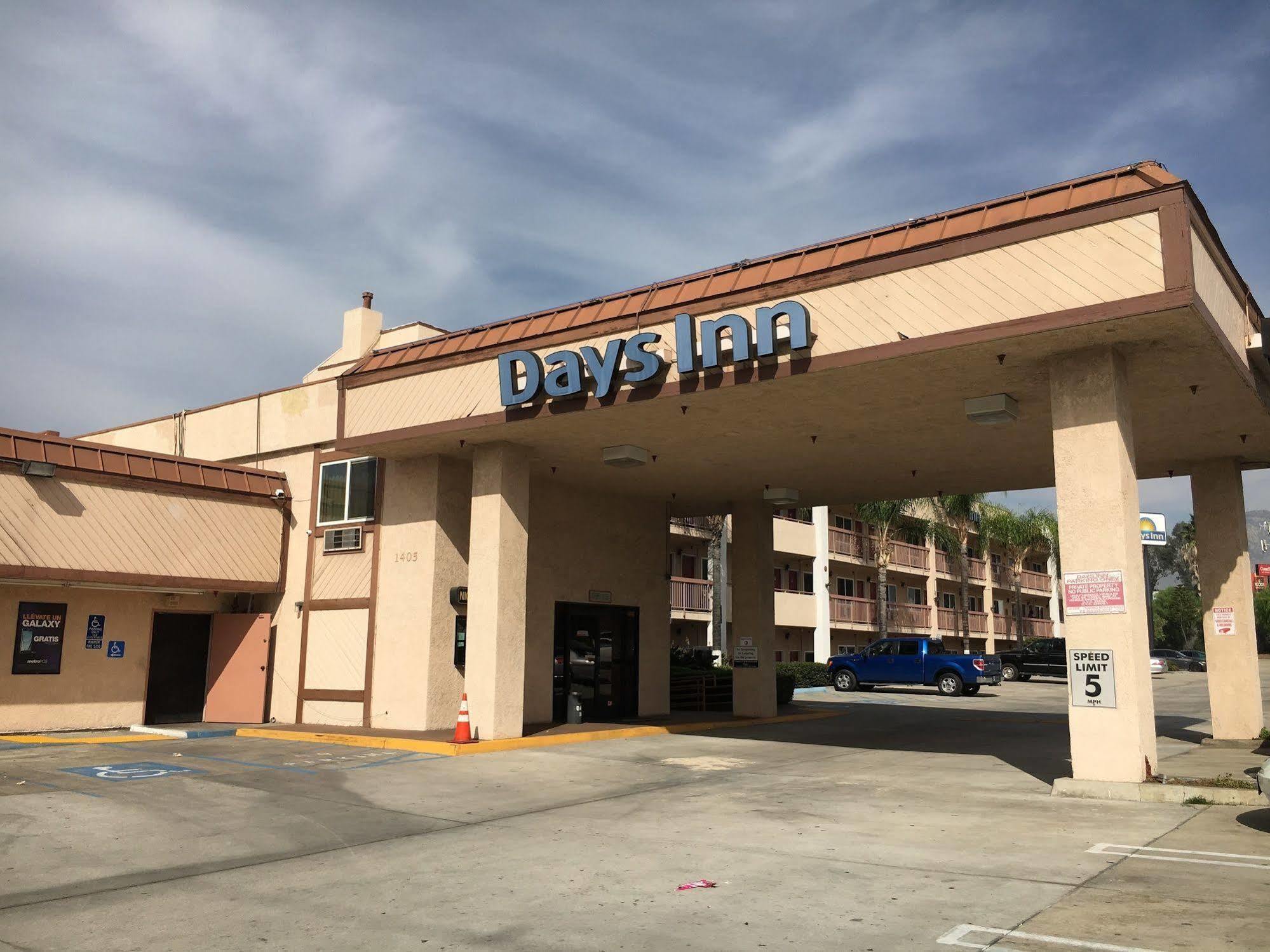 Days Inn By Wyndham Ontario Airport Bagian luar foto