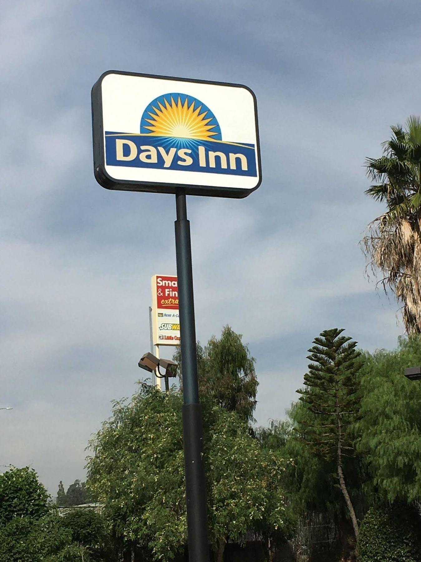 Days Inn By Wyndham Ontario Airport Bagian luar foto