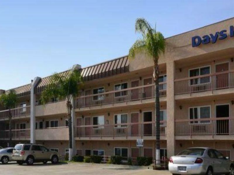 Days Inn By Wyndham Ontario Airport Bagian luar foto
